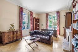 Paris 7th District - An elegant 3/4 bed apartment