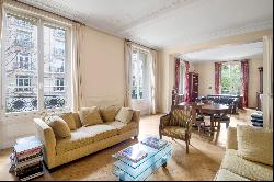 Paris 7th District - An elegant 3/4 bed apartment