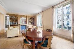 Paris 7th District - An elegant 3/4 bed apartment