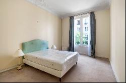 Paris 7th District - An elegant 3/4 bed apartment