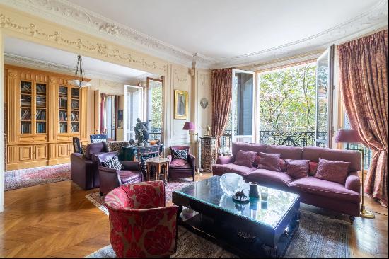 Paris 7th District -  A superb 3/4 bed apartment