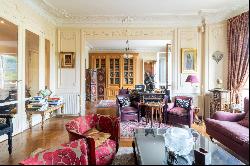 Paris 7th District –  A superb 3/4 bed apartment