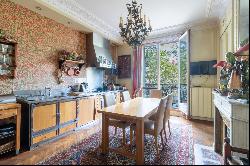 Paris 7th District –  A superb 3/4 bed apartment