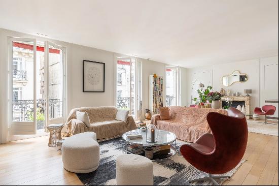 Paris 16th District - A renovated 3-bed apartment