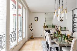 Paris 16th District - A renovated 3-bed apartment