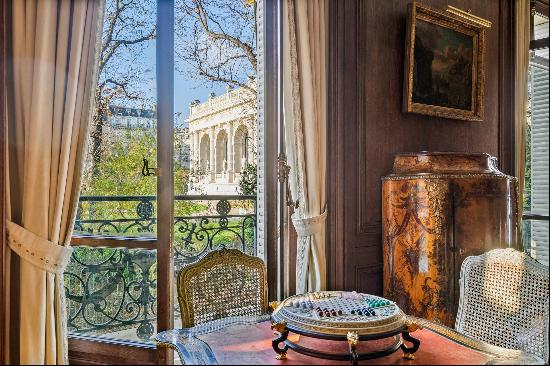 Paris 16th District - A 4-bed apartment enjoying an Eiffel Tower view