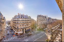 Paris 16th District –  A bright 3-bed apartment