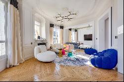 Paris 16th District –  A bright 3-bed apartment