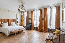 Neuilly-sur-Seine  - A renovated private mansion