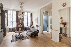 Neuilly-sur-Seine  - A renovated private mansion