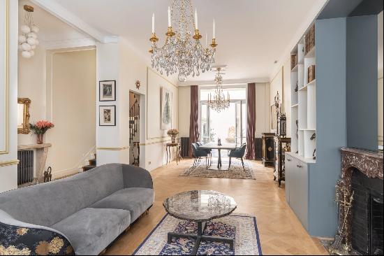 Neuilly-sur-Seine  - A renovated private mansion