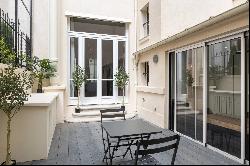 Neuilly-sur-Seine  - A renovated private mansion