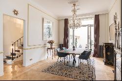 Neuilly-sur-Seine  - A renovated private mansion