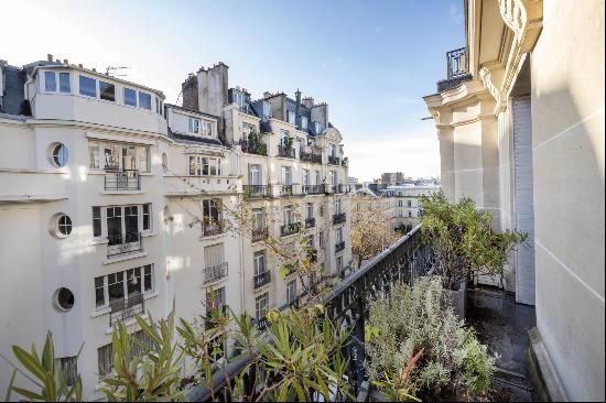 Paris 7th District - A 4/5 bed apartment