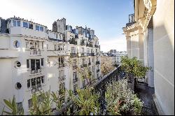 Paris 7th District - Invalides-  A 4/5 bed apartment