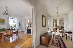 Paris 7th District – A 4/5 bed apartment