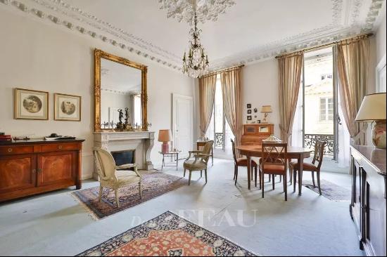 Versailles - An elegant 3/4 bed apartment