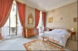 Versailles – An elegant 3/4 bed apartment