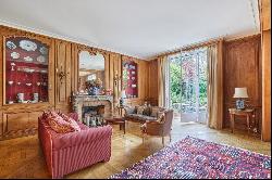 Paris 16th District -  A 3-bed apartment with a garden