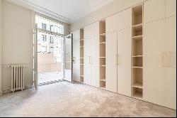 Paris 16th District – Spacious two-room apartment