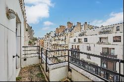 Paris 17th District – A bright 2-bed apartment with a terrace