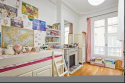 Paris 7th District – A bright 3-bed apartment