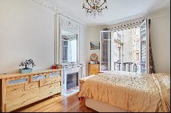 Paris 7th District – A bright 3-bed apartment