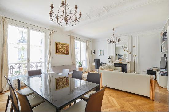 Paris 7th District - A bright 3-bed apartment