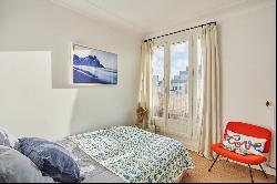 Paris 15th District -  A 3-bed apartment bathed in sunshine