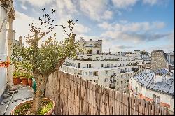 Paris 15th District -  A 3-bed apartment bathed in sunshine