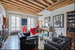 Paris 7th District –  A spacious 4-bed apartment