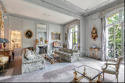 Paris 16th District -  An elegant 2/3 bed apartment