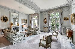 Paris 16th District -  An elegant 2/3 bed apartment