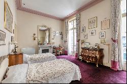 Paris 16th District -  An elegant 2/3 bed apartment