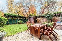 Neuilly-sur-Seine  -  A 2/3 bed apartment with a garden