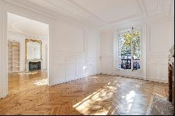 Paris 6th District – An elegant 4-bed apartment