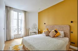 Paris 8th District – A renovated 4-bed apartment