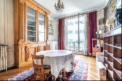 Paris 17th District – A 4-bed apartment with a studio apartment