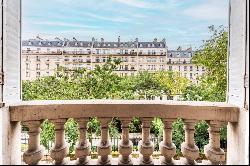 Paris 17th District – A 4-bed apartment with a studio apartment