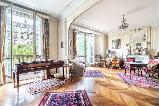 Paris 17th District - A 4-bed apartment with a studio apartment