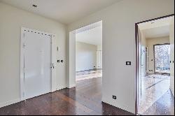 Neuilly-sur-Seine   - A 2-bed apartment with a balcony