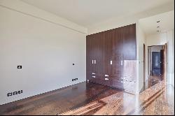 Neuilly-sur-Seine   - A 2-bed apartment with a balcony