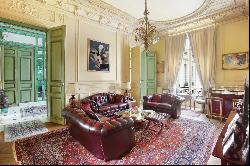 Paris 8th District – A magnificent 5-bed apartment facing Parc Monceau