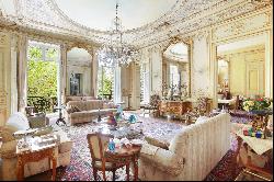 Paris 8th District – A magnificent 5-bed apartment facing Parc Monceau