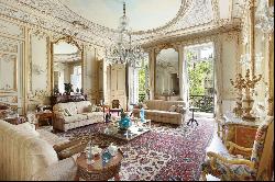 Paris 8th District – A magnificent 5-bed apartment facing Parc Monceau