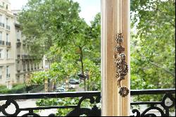 Paris 8th District – A magnificent 5-bed apartment facing Parc Monceau