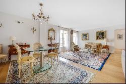 Versailles - A renovated 4-bed apartment