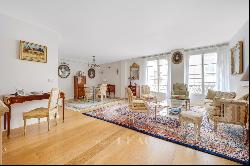 Versailles - A renovated 4-bed apartment