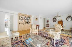 Versailles - A renovated 4-bed apartment