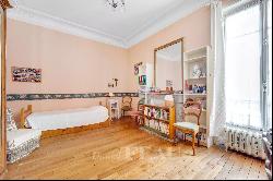 Versailles - A 4-bed family apartment